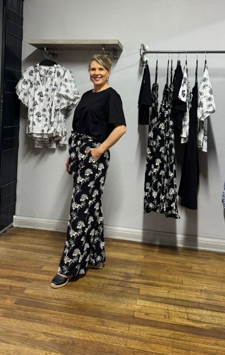 Black/White Wide leg Embroiderd Pants