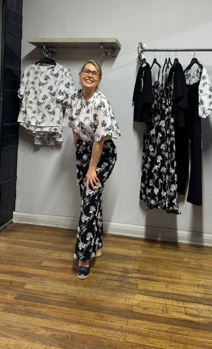 White/Black Flutter sleeve Chinese collar blouse