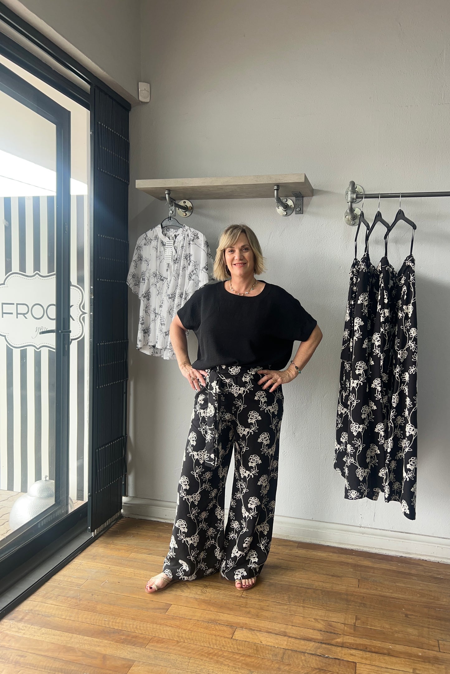 Black/White Wide leg Embroiderd Pants