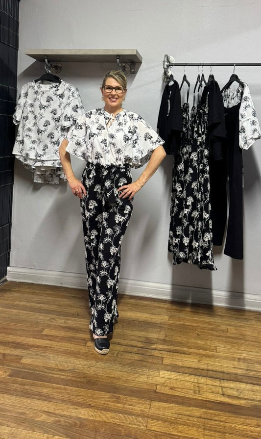 White/Black Flutter sleeve Chinese collar blouse